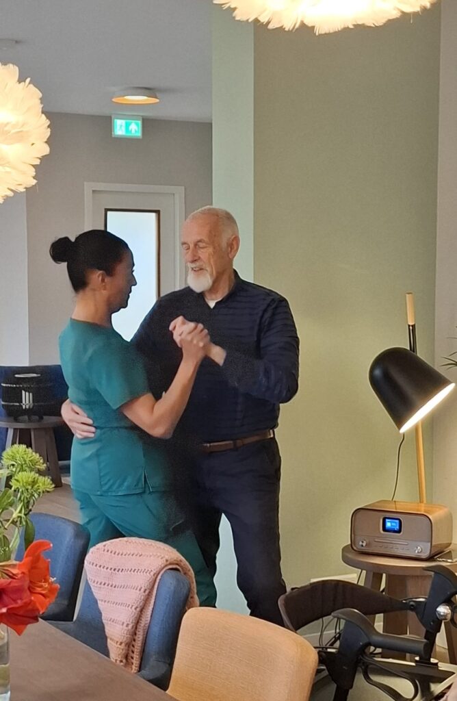 samenleven in de villa - Villa Roosenburch - Kleinschalig wonen voor ouderen met dementie - Locatiemanager Marijke Pollaart