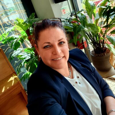Leonie Vergeer - Locatiemanager Villa Castrum - Leidsche Rijn - Utrecht - Kleinschalige woonzorg voor ouderen met dementie Leonie Vergeer - Locatiemanager Villa Castrum - Leidsche Rijn - Utrecht - Kleinschalige woonzorg voor ouderen met dementie