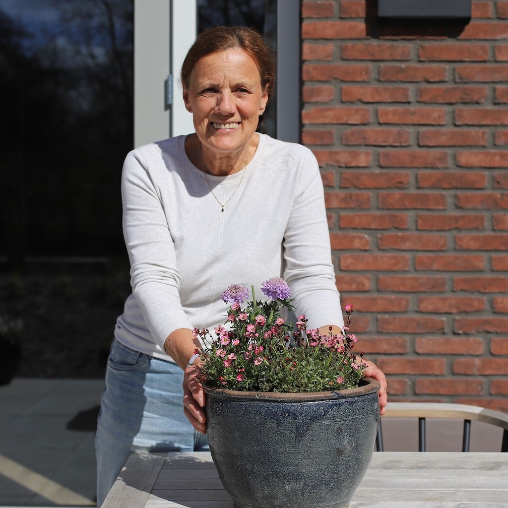 Lekker naar buiten - Villa de Zwette - Sneek - Kleinschalige woonzorg voor ouderen met dementie - Groene vingers - Tuin