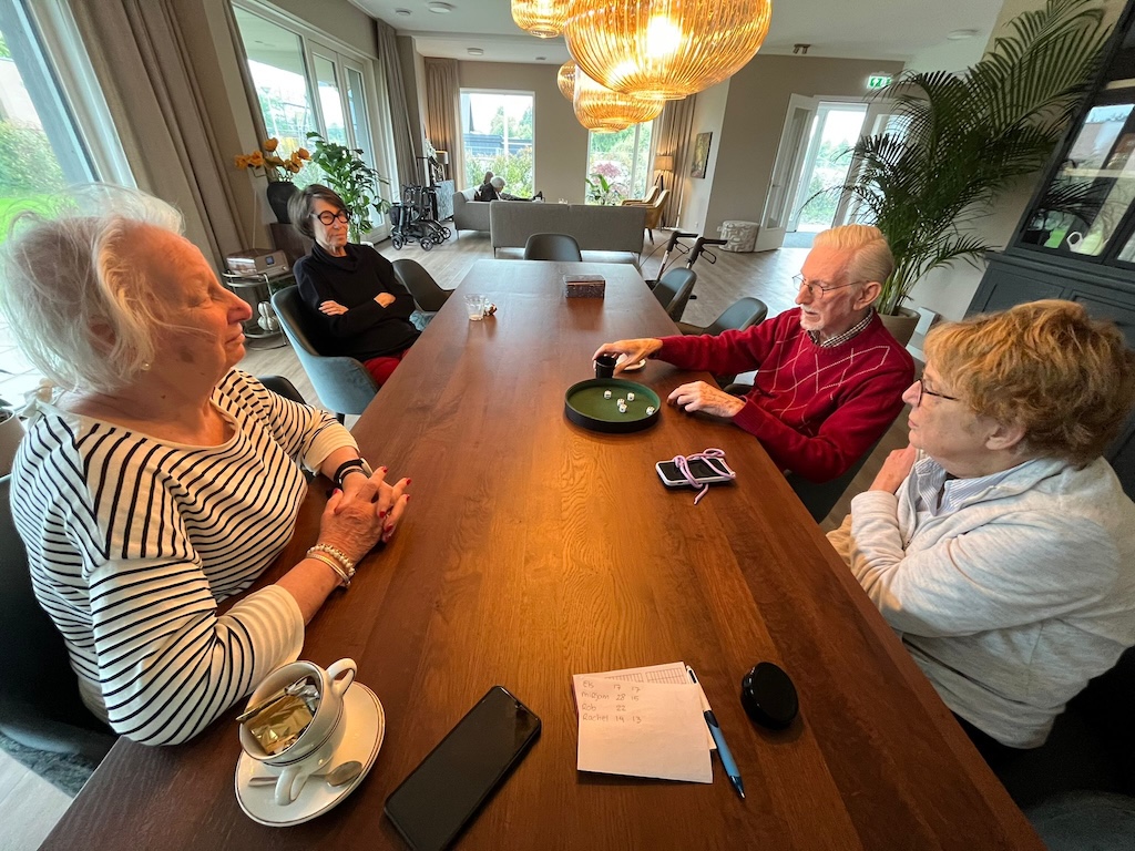 Leven in ons huis: zomerzon, muziek en mooie verhalen - Villa Castrum - Leidsche Rijn - De Meern - Utrecht - Kleinschalige woonzorg voor ouderen met dementie