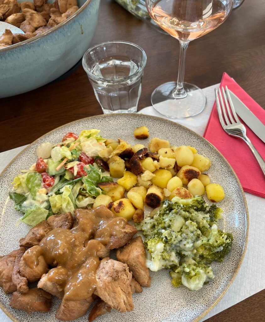Uit Eten in Eigen Huis – Genieten bij Villa de Plataan - Hardinxveld-Giessendam - Kleinschalig wonen voor ouderen met dementie