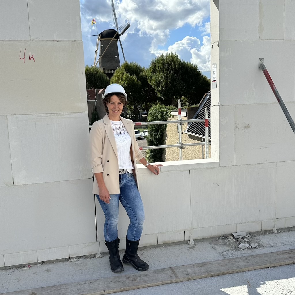uitzicht op monumentale binnenstad, vertrouwen, zorg en warmte - Villa Edelweiss - Schiedam - Monique de Wit - Locatiemanager - Kleinschalige woonzorg voor ouderen met dementie - Bloezem