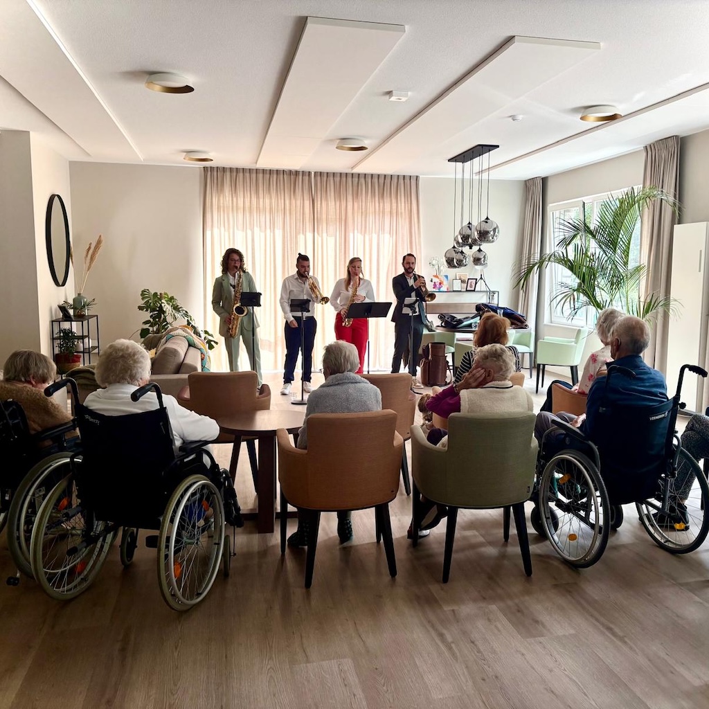 Dankbaar - Lof - Bewondering - Familieleden - Kleinschalige woonzorg voor ouderen met een zorgvraag - Villa Roosenburch op Rozenburg - Helpende