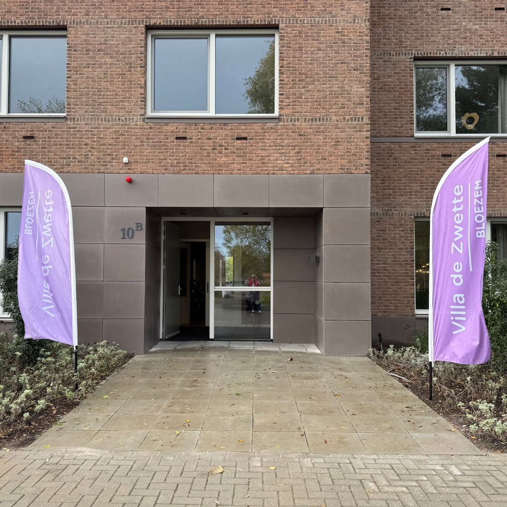 Beleef een warm welkom in November - Volla de Zwette - Sneek - Friesland - Kleinschalige woonzorg voor ouderen met dementie - Geheugenproblemen - Bloezem
